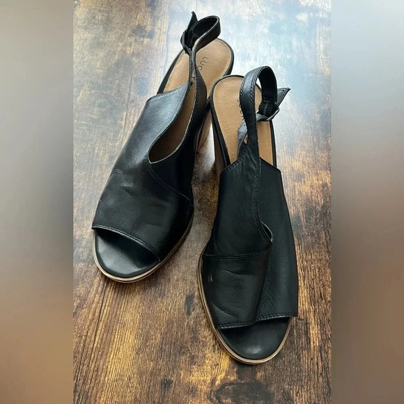 Lucky Brand | ladies Overandie block heel sandal. Size: 10M/42 - Picture 2 of 15